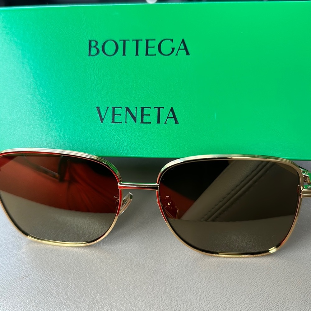BOTTEGA VÉNETA Gold aviator style sunglasses - Picture 3 of 9